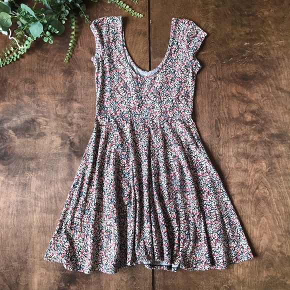 Kimchi Blue Dresses & Skirts - Kimchi Blue Scoop neck Cap Sleeve Dress